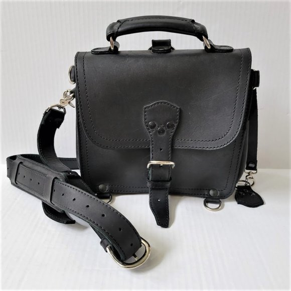 Saddleback Leather Other - Saddleback Leather Small Satchel Papyrus Logo